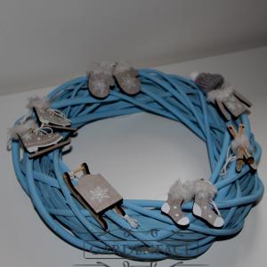 věnec z barveného proutí na aranžování-modrý 30cm