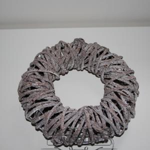 dekorační věnec  kovová konstrukce 25 cm