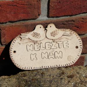 cedulka na vrátka/dvěře "nelezte k nám" ptáčci