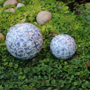 keramická koule modro-bílá patina/ velká