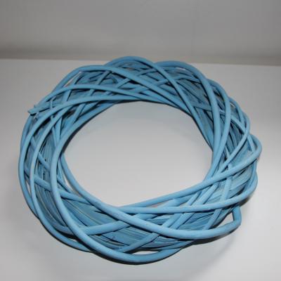 věnec z barveného proutí na aranžování-modrý 30cm