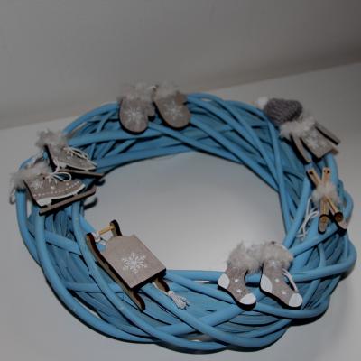 věnec z barveného proutí na aranžování-modrý 30cm
